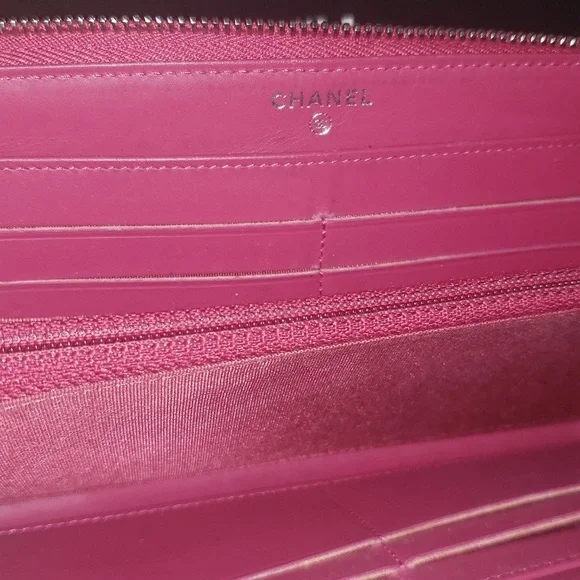 Chanel Quilted Patent Longwallet - Picture 8 of 15